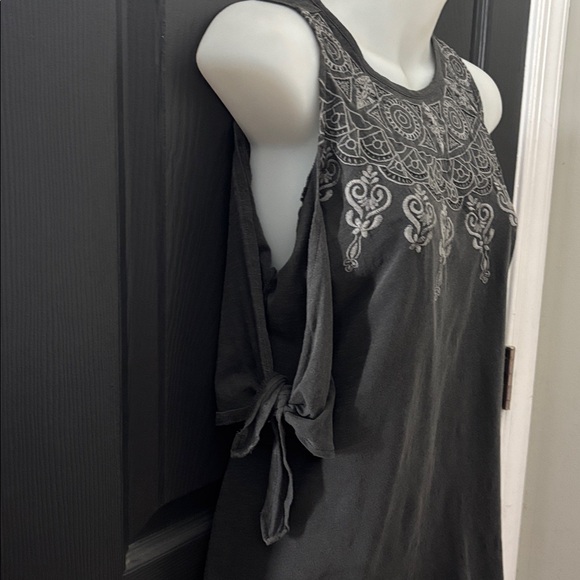 NWT Lucky Brand Embroidered Cold Shoulder Top Black Boho — Size M - Picture 4 of 9